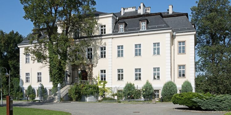 miejscakultury-dolnego-slaska-palac-w-krzyzowej