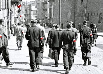 Hej zbudziły się po kryptach króle