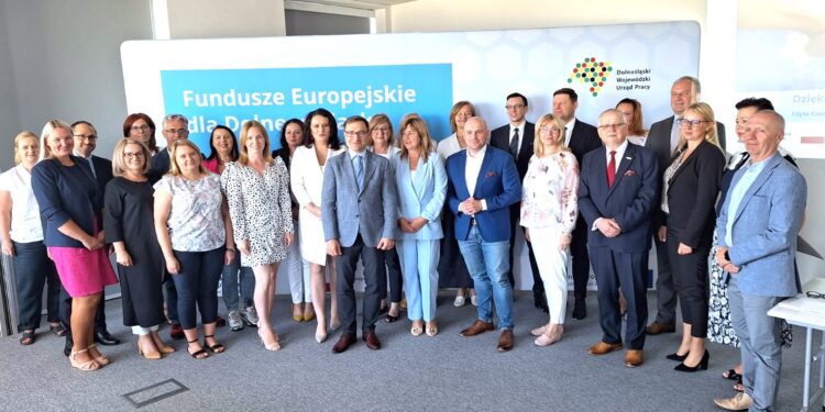 Pierwsze umowy w ramach Funduszy