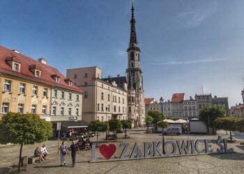 W Mieście Krzywej Wieży