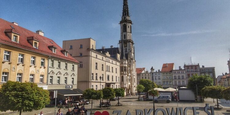 W Mieście Krzywej Wieży