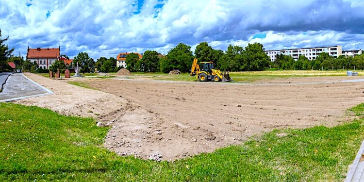 Polana wokół Panteonu Pamięci Narodowej