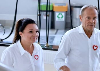 Polityczne układanki w środku wakacji