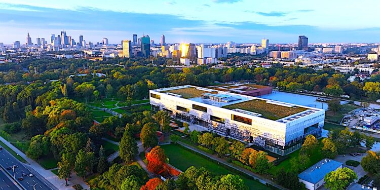 Muzeum Historii Polski tworzy pomost