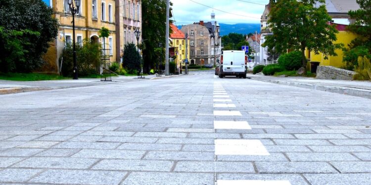 Nowe mieszkania i ulica jak nowa