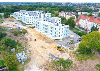 Dwie ulice i ścieżki rowerowe