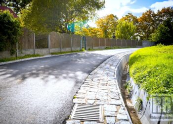 Jedna droga w powiecie kamiennogórskim gotowa