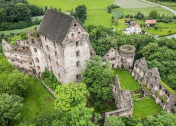 miejscakultury-dolnego-slaska-zamek-swiny