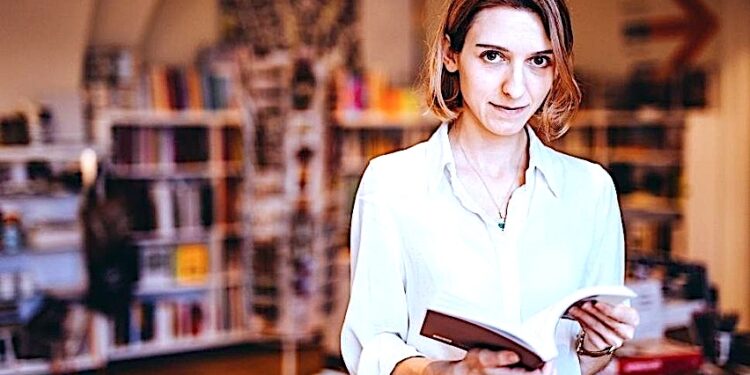 O powojennych powrotach z Francji do Polski – zaproszenie na wieczór autorski z Aleksandrą Suławą