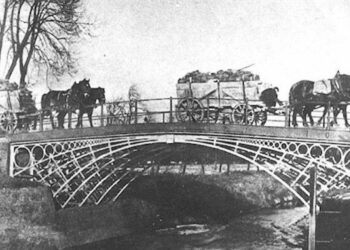 Pozostałości mostu w Łażanach