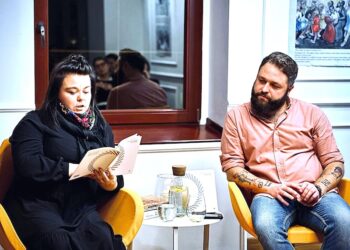 Słowom daleko do ust