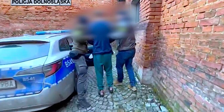 Agresywny obcokrajowiec na drodze