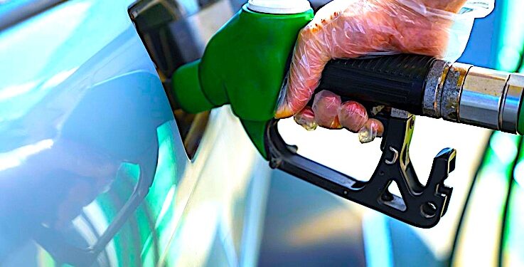 Cena ropy na rynkach spada