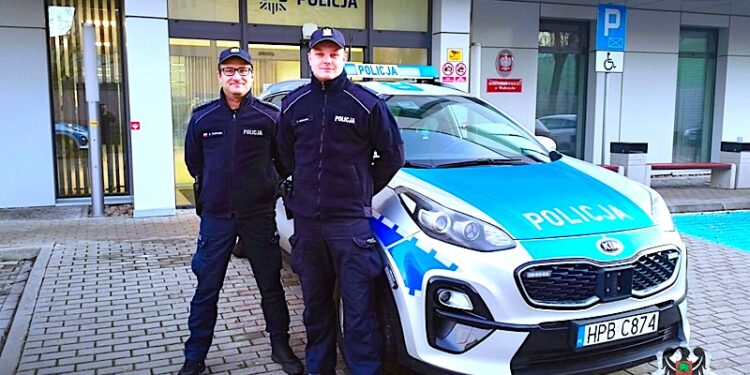 Senior uratowany przez policjantów