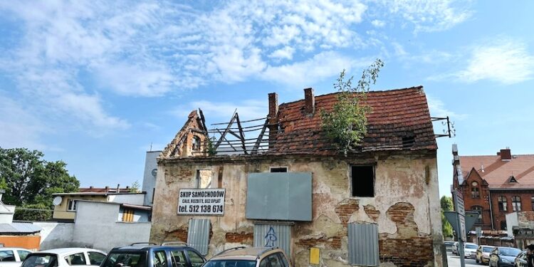 Zniknie ruina pojawi się parking