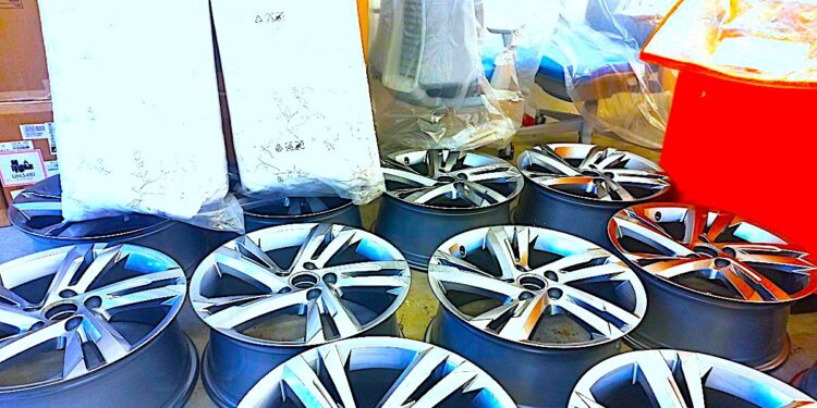 Agresywna kobieta na dachu