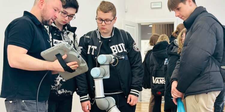 O automatyce i robotyce