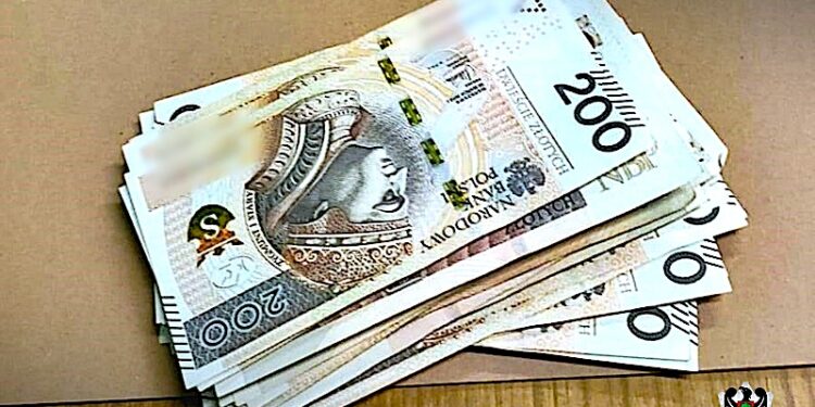 Pożyczała cudze pieniądze