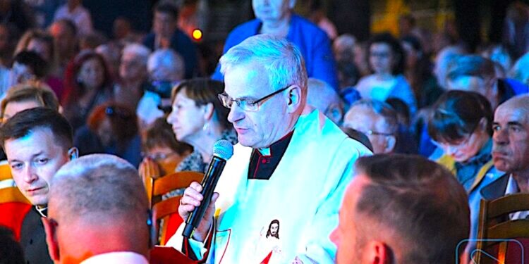 Biskup świdnicki Marek Mendyk wygrał