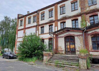 Zabytkowy budynek administracyjno