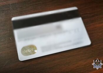 Znalazł kartę płatniczą