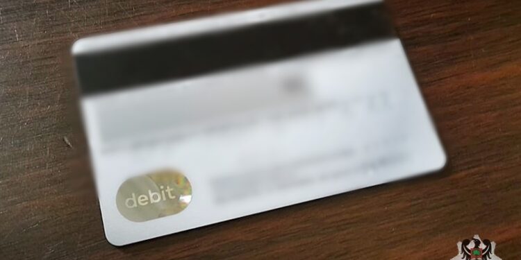 Znalazł kartę płatniczą