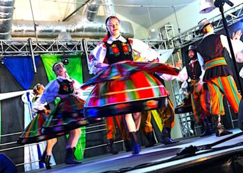 Barwne stroje i widowiskowe