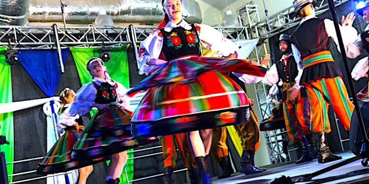 Barwne stroje i widowiskowe