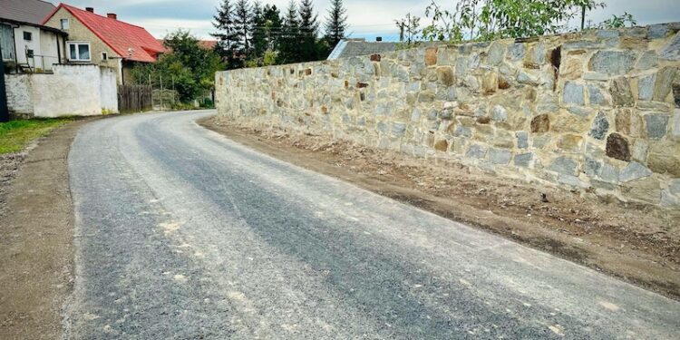 Droga w Pomianowie Dolnym