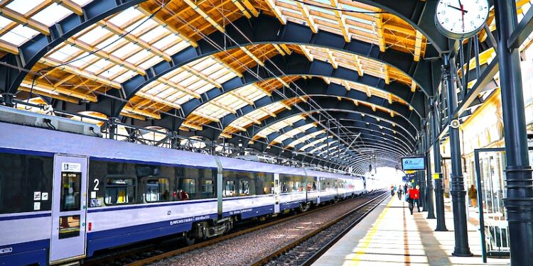 Wybierasz się w podróż pociągiem