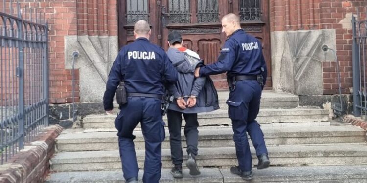 Ukradł znicze z automatu