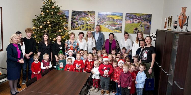 Przedszkolaki odwiedziły urząd