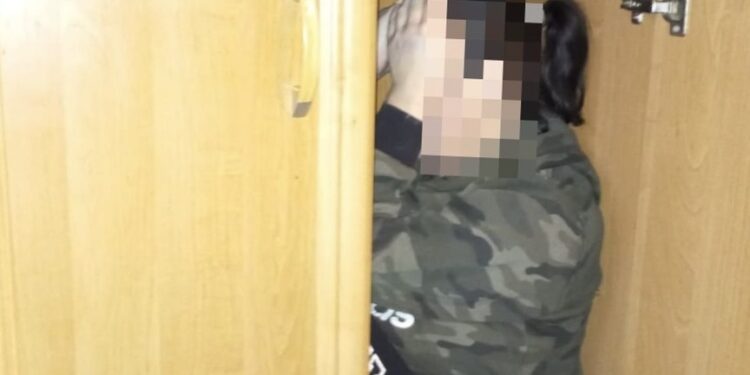 W akcie desperacji ukryła