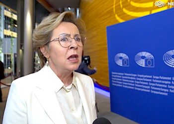 Przemytnicy ludzi czerpią