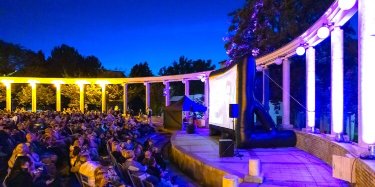 Letnie kino plenerowe