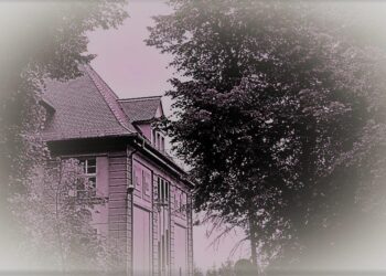 Ktoś nie mający pojęcia o tamtych czasach mógłby spytać jak można było żyć w takiej dwoistości