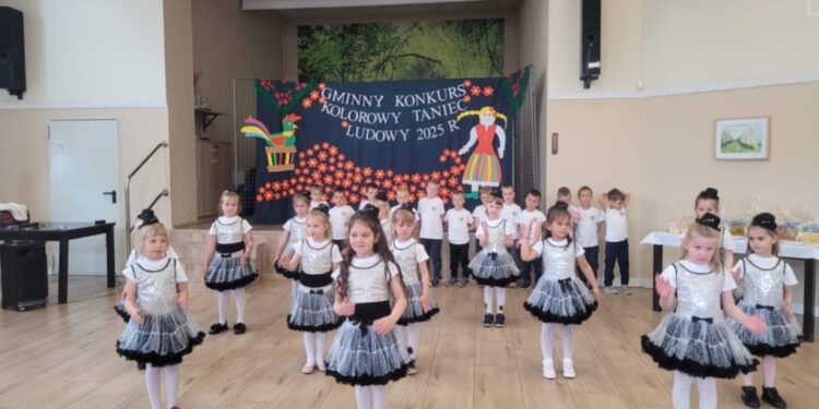 Kolorowy Taniec Ludowy