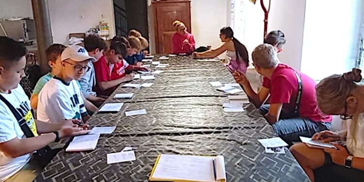 Lokalni reporterzy w Młynie Hilberta