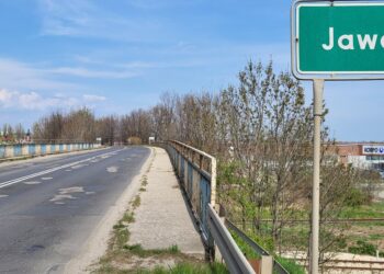 Wiadukt nad torami i drogą powiatową