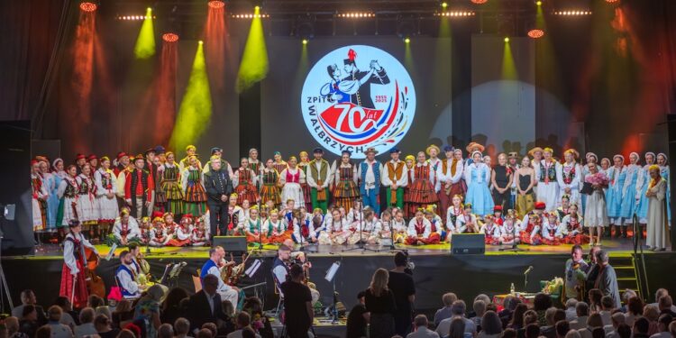 Medal „Zasłużony Kulturze Gloria Artis” dla Zespołu Pieśni i Tańca „Wałbrzych”